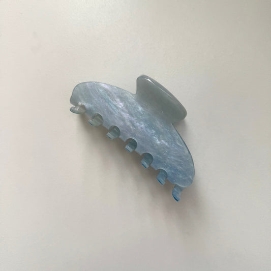Pearly Blue Hair Claw
