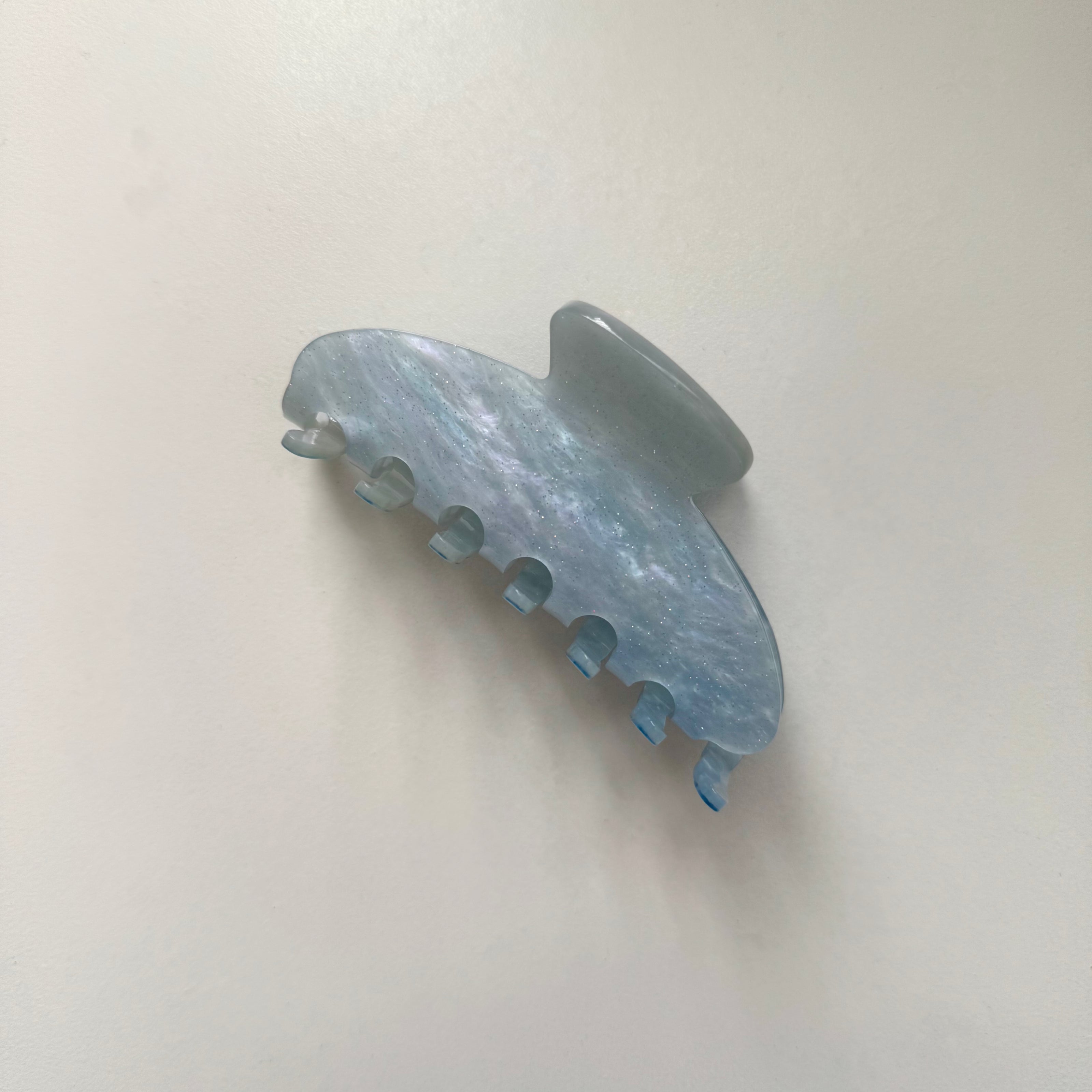 Pearly Blue Hair Claw