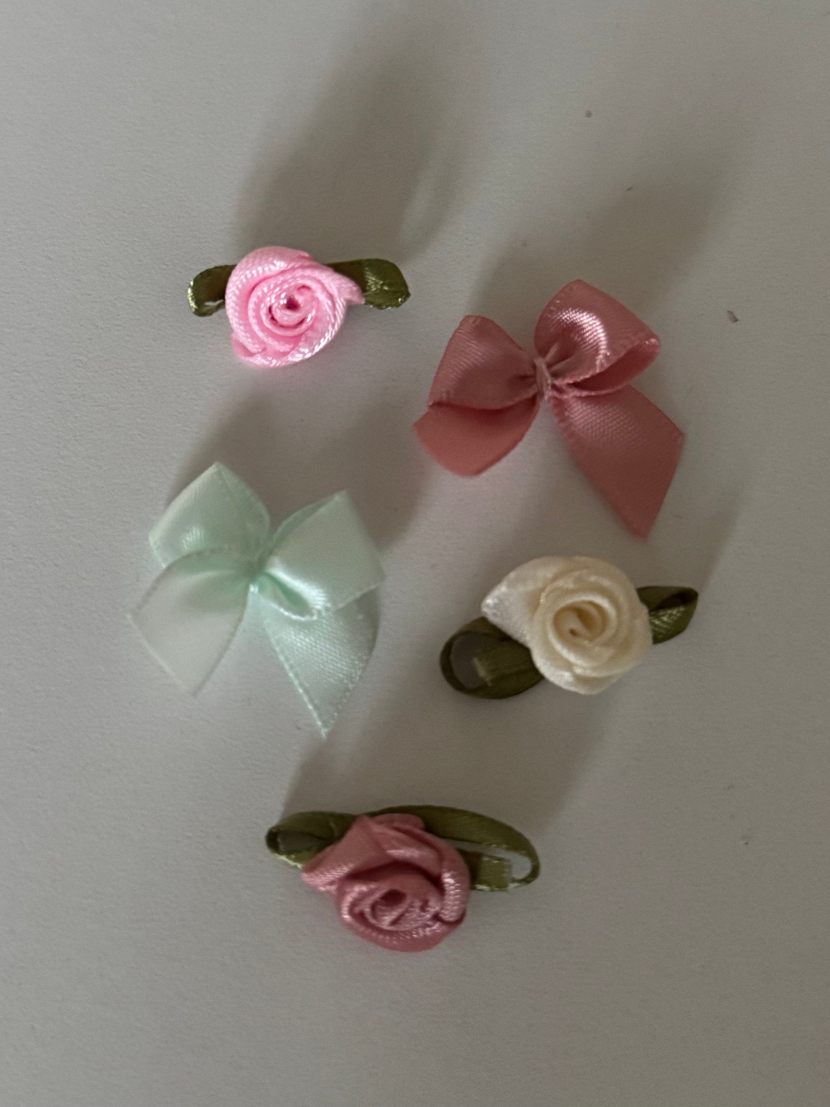 Roses & Colorful Bows Pack (70 PCS)