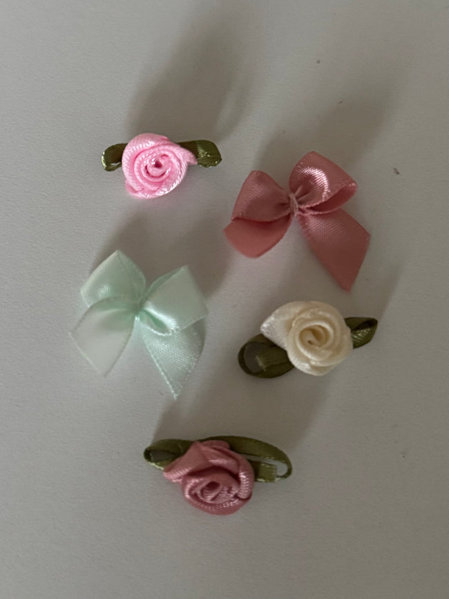 Roses & Colorful Bows Pack (70 PCS)