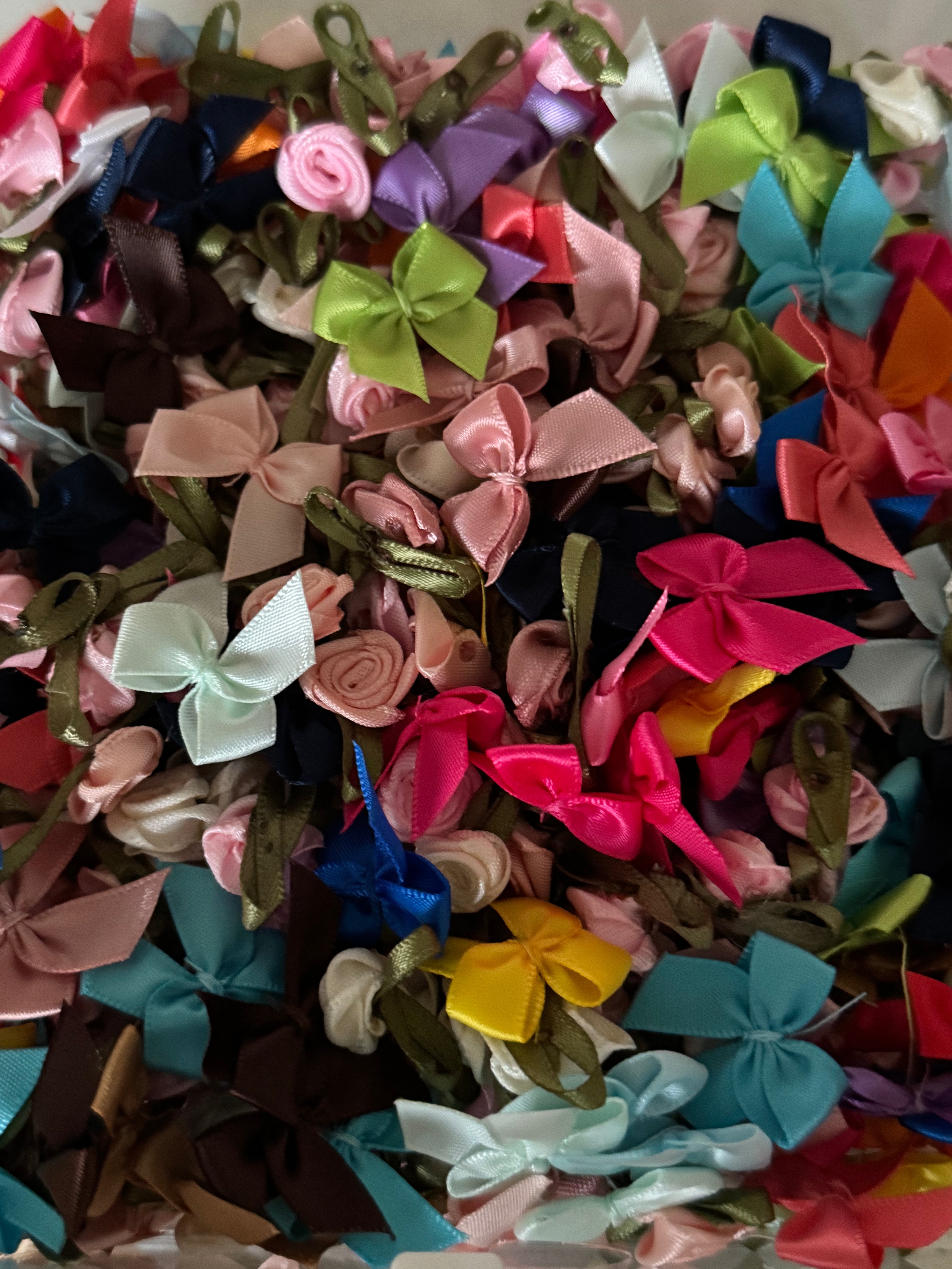 Roses & Colorful Bows Pack (70 PCS)