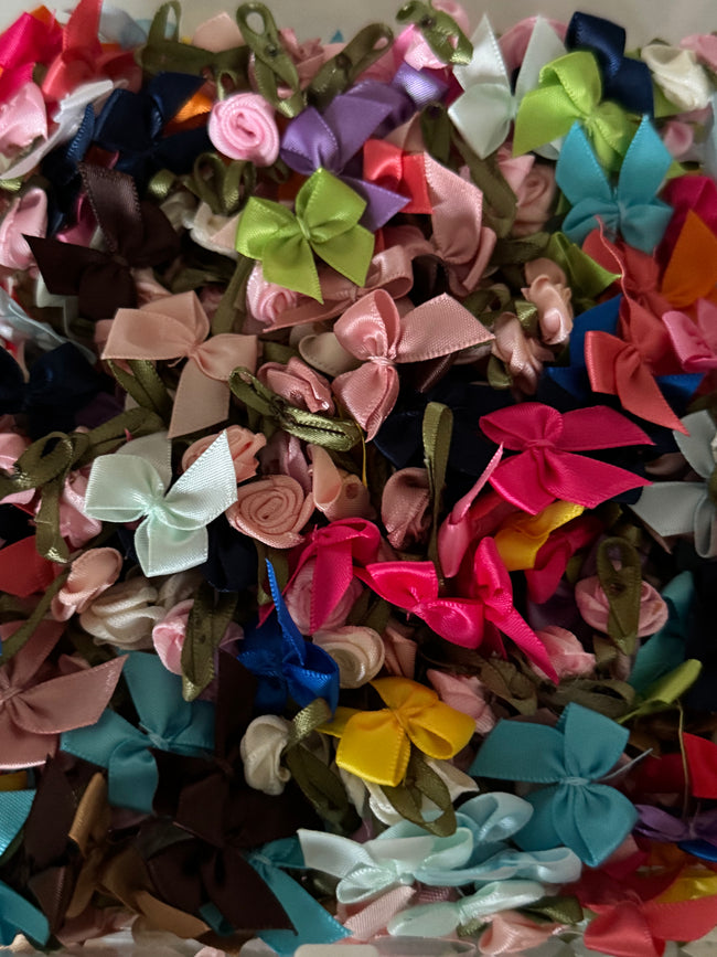Roses & Colorful Bows Pack (70 PCS)