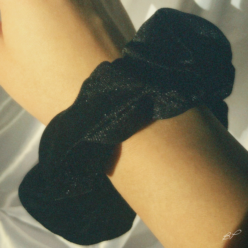 Alice Velvet Scrunchie